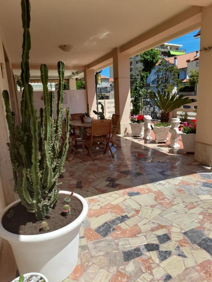 Bouganville Casa Vacanza Ambiente Climatizzato Con Wi Fi Pineto Exterior foto