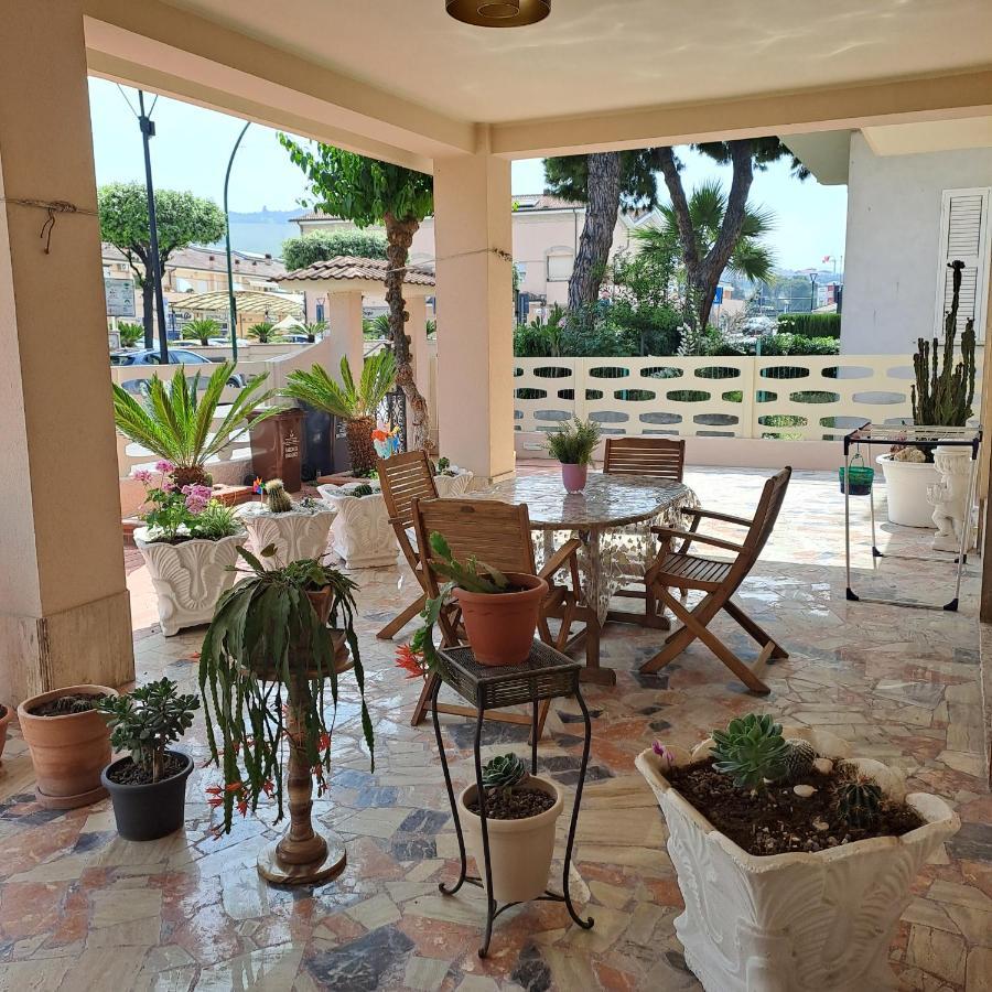 Bouganville Casa Vacanza Ambiente Climatizzato Con Wi Fi Pineto Exterior foto