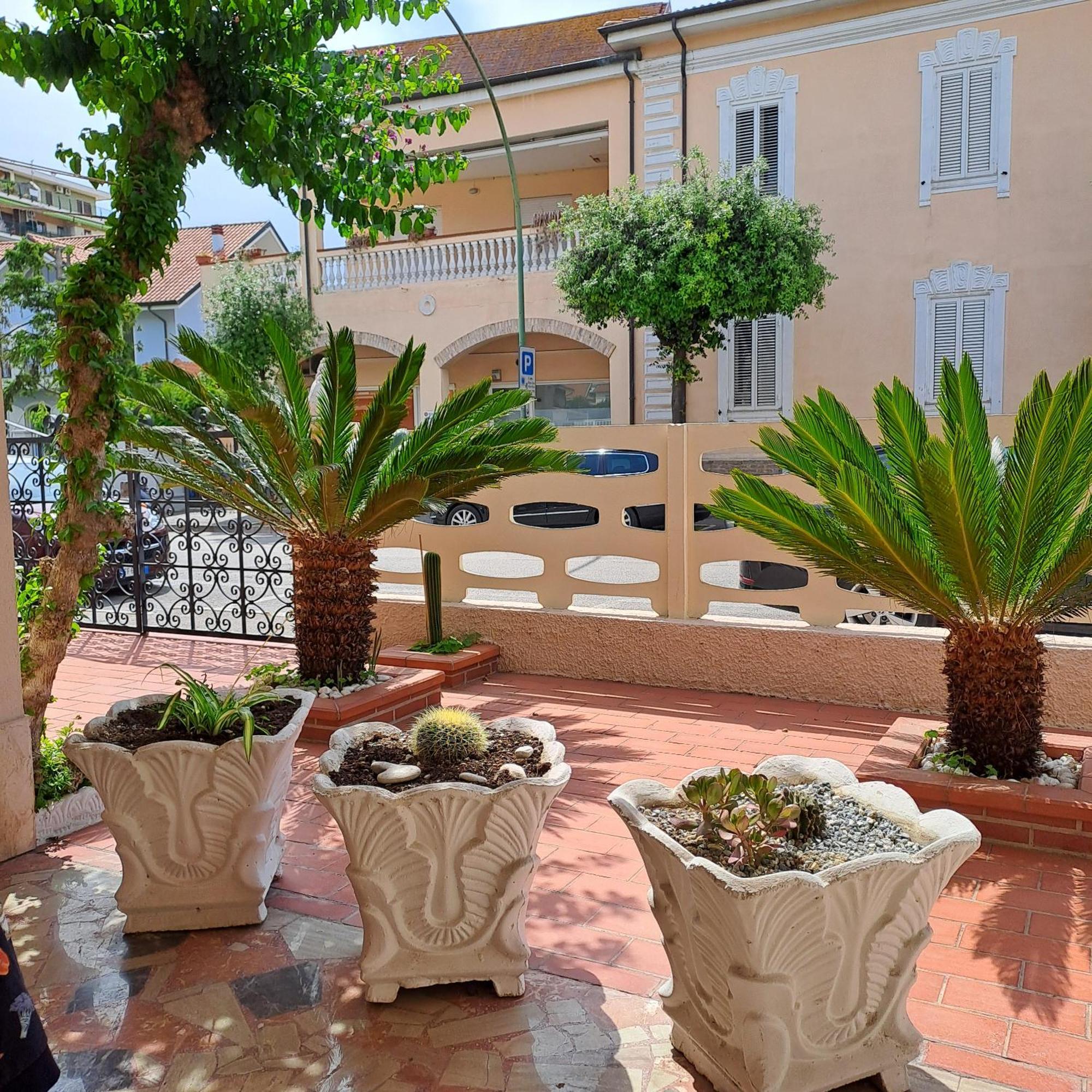 Bouganville Casa Vacanza Ambiente Climatizzato Con Wi Fi Pineto Exterior foto
