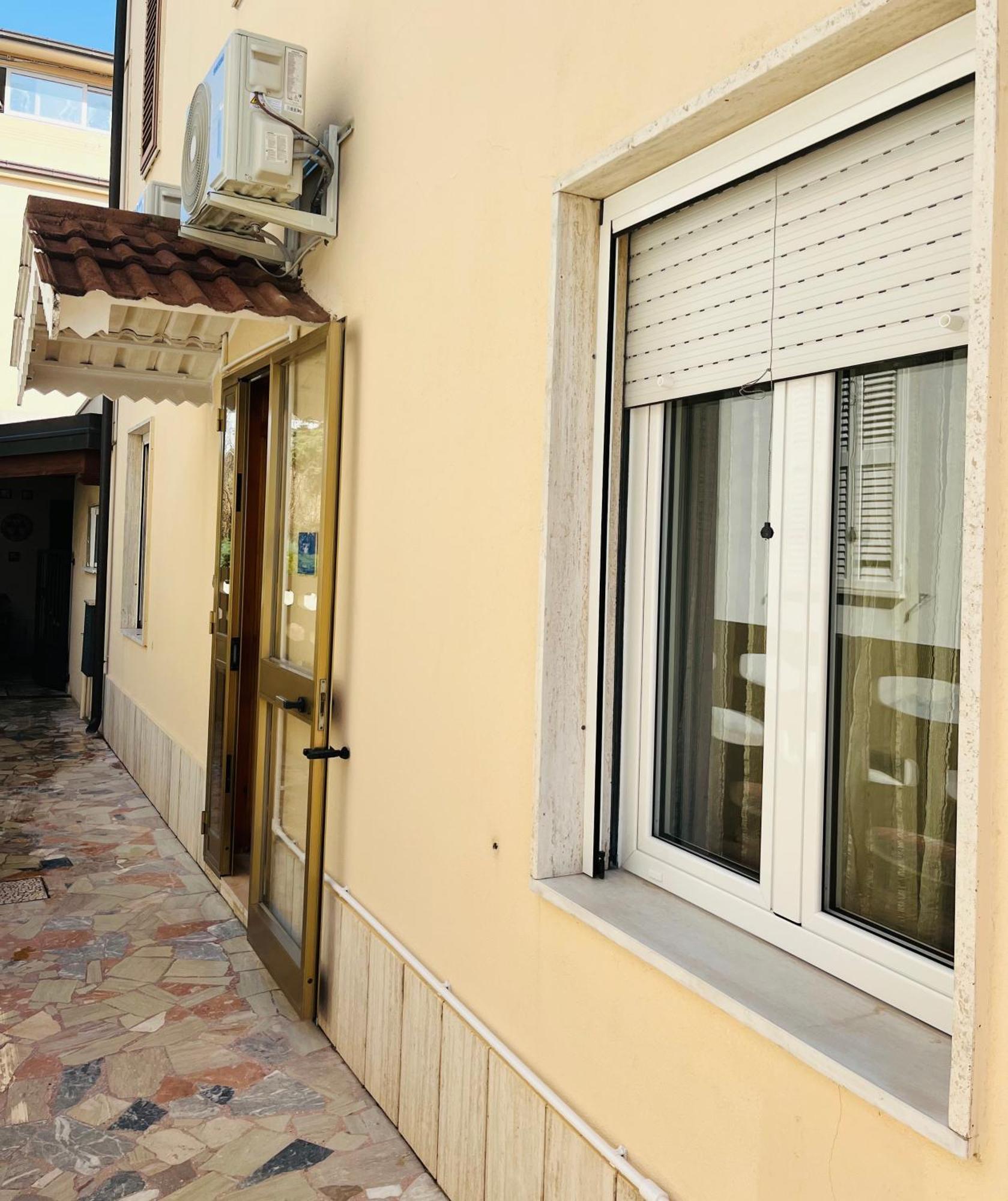 Bouganville Casa Vacanza Ambiente Climatizzato Con Wi Fi Pineto Exterior foto